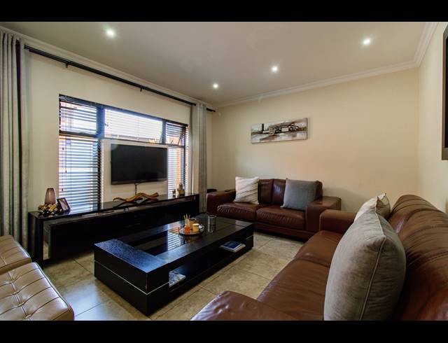 3 BEDROOM TOWNHOUSE FOR SALE IN BASSONIA